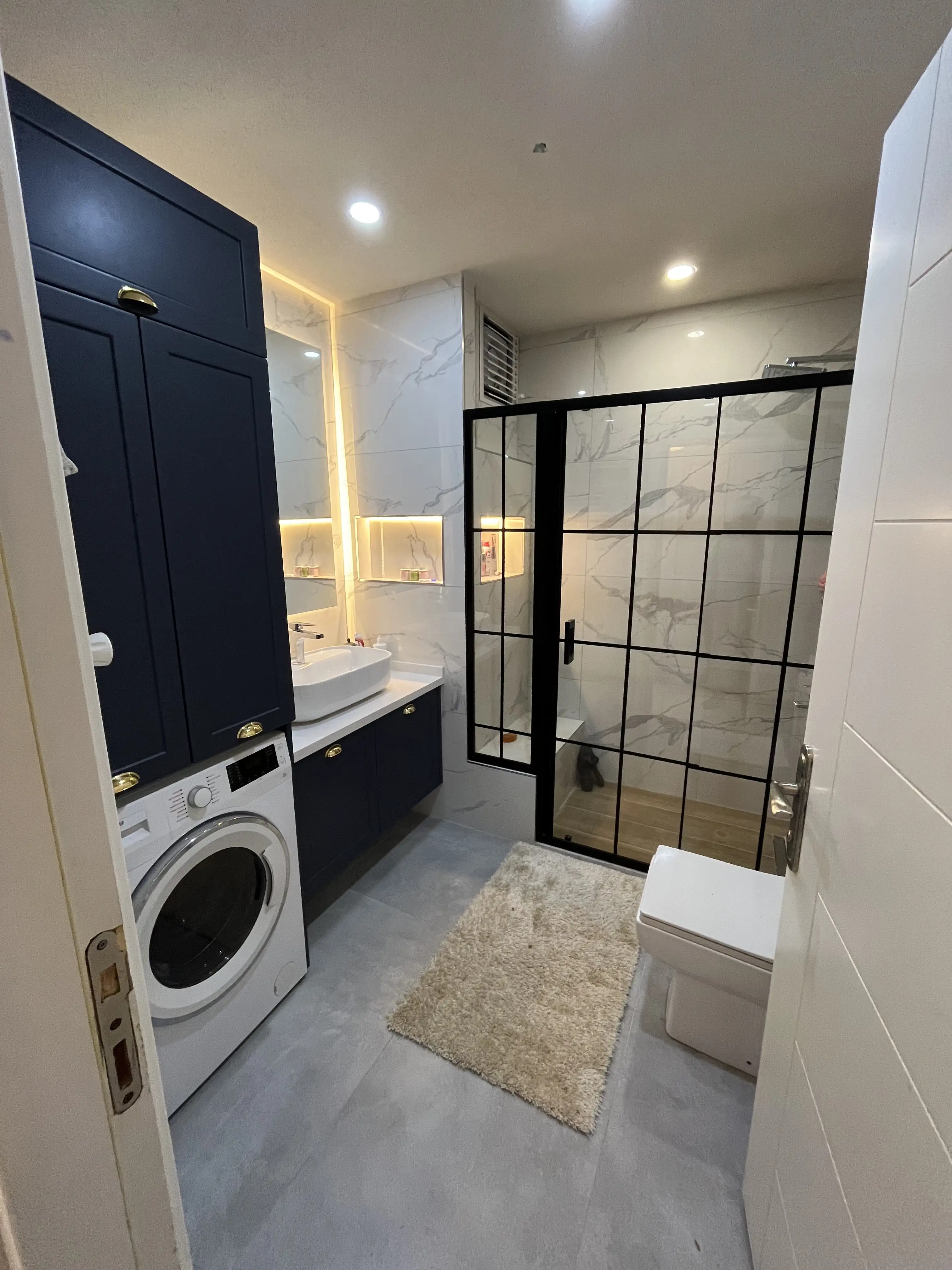Özel Ölçü Modern Banyo Dolabı